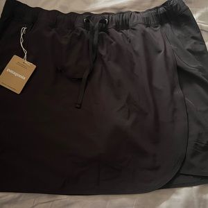 Patagonia Fleetwith Skort BNWT Size XL in Black